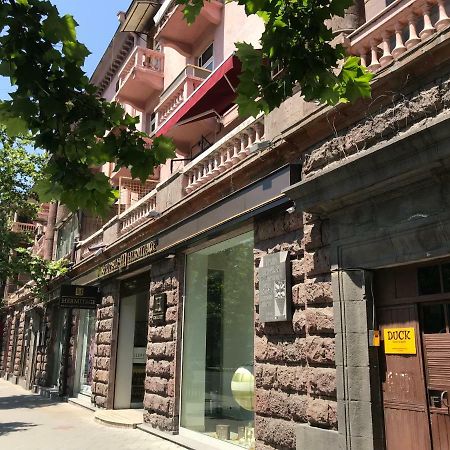 Duck Hostel 耶烈万 外观 照片