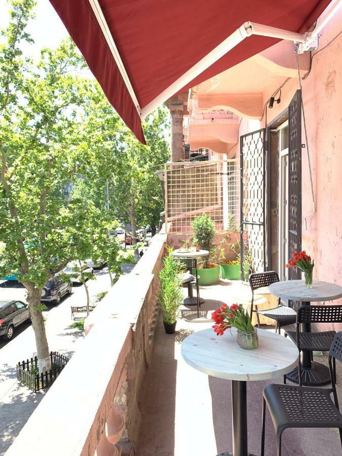 Duck Hostel 耶烈万 外观 照片