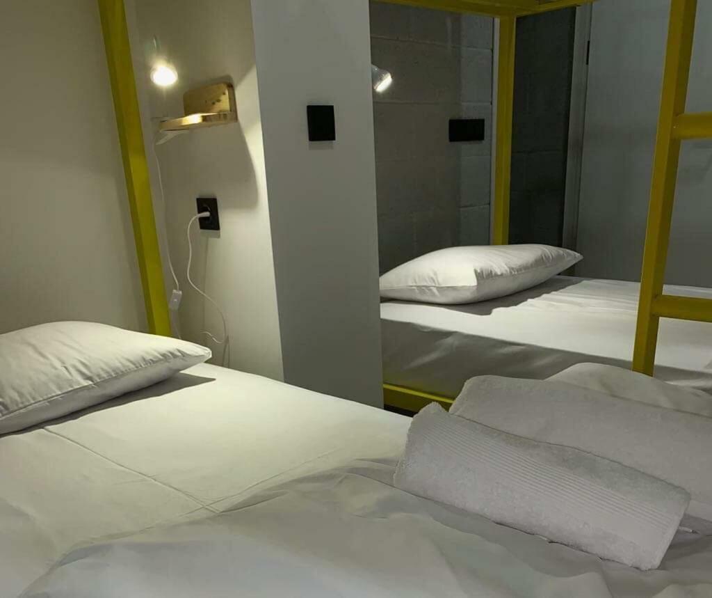 Duck Hostel 耶烈万 外观 照片