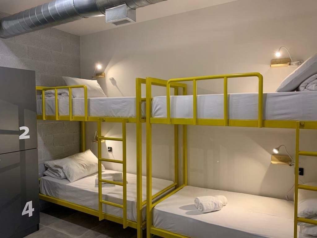 Duck Hostel 耶烈万 外观 照片