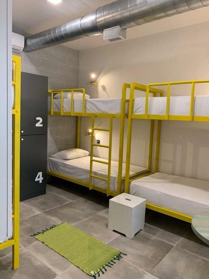 Duck Hostel 耶烈万 外观 照片
