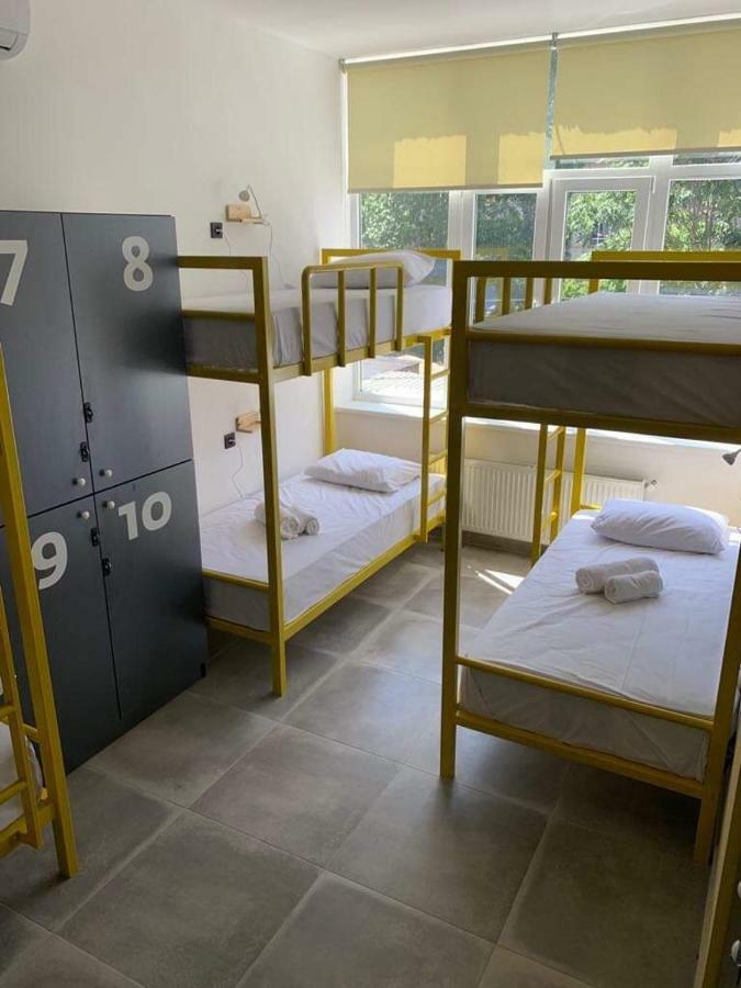 Duck Hostel 耶烈万 外观 照片