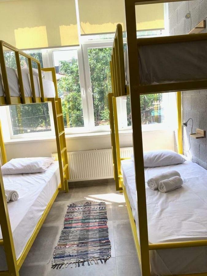 Duck Hostel 耶烈万 外观 照片