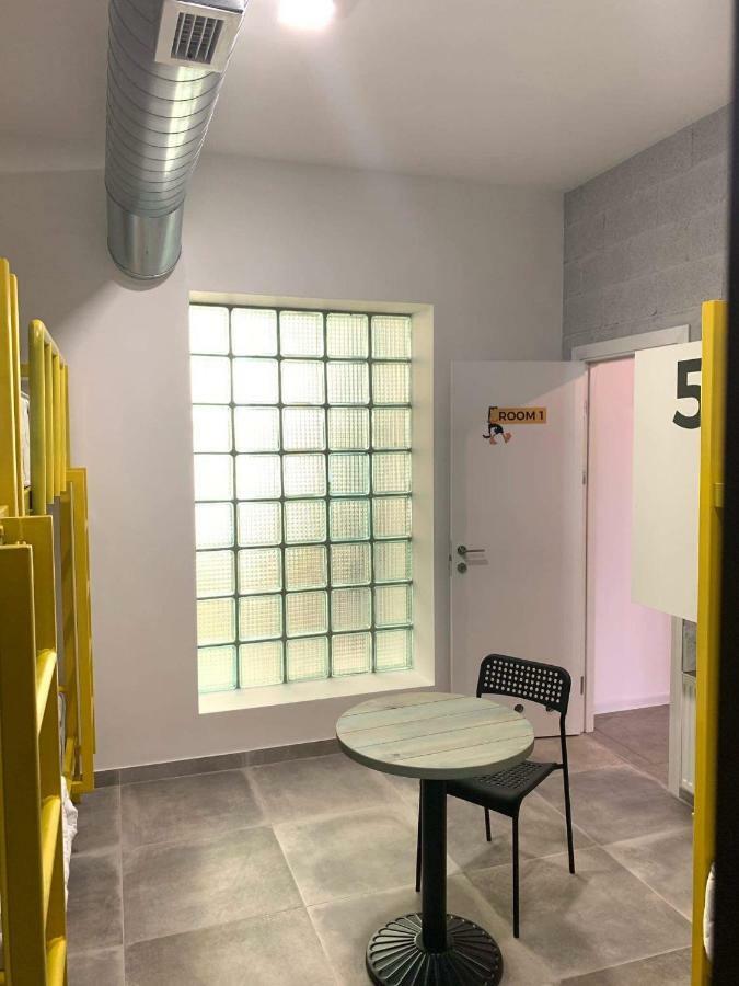 Duck Hostel 耶烈万 外观 照片