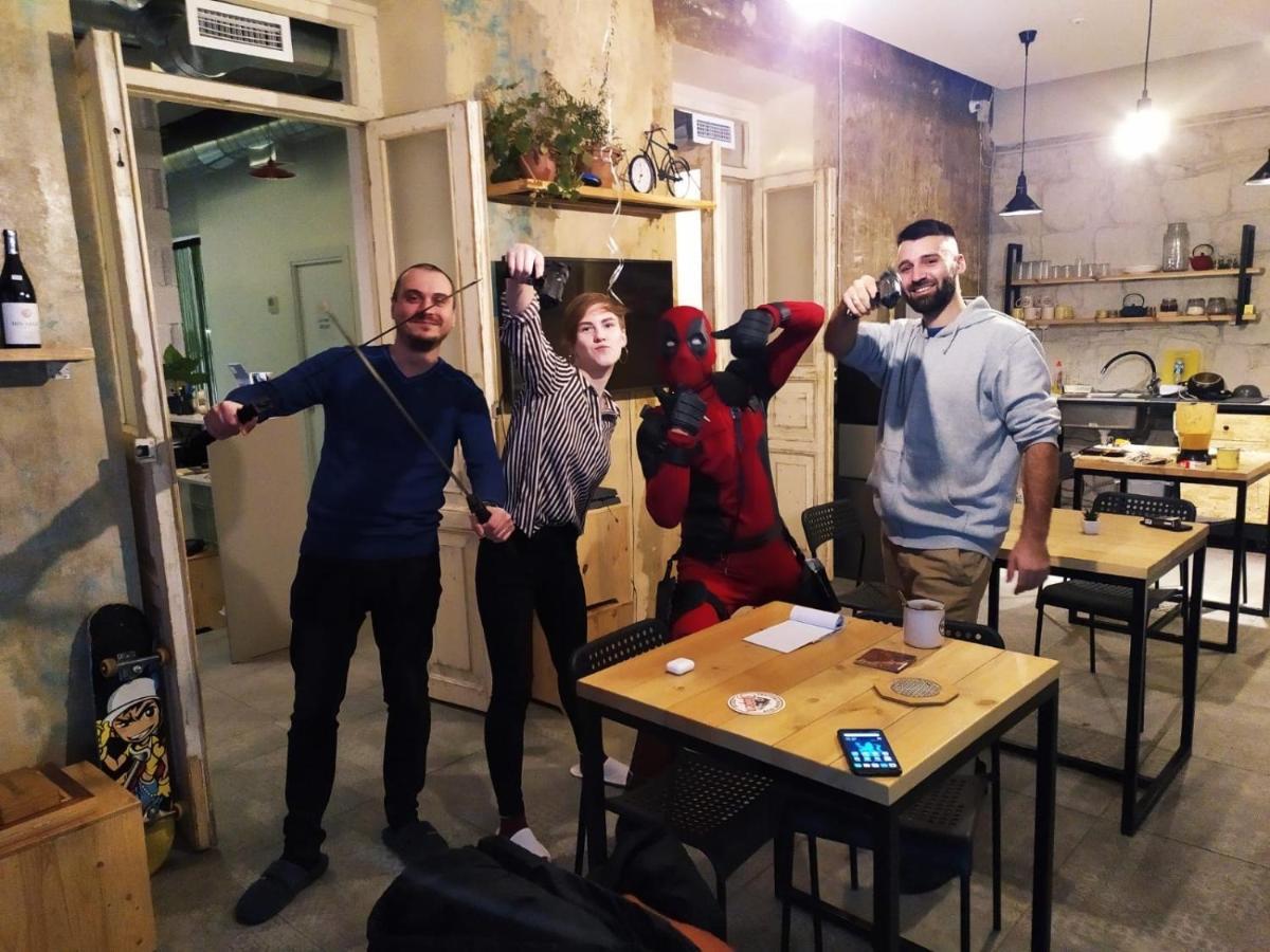 Duck Hostel 耶烈万 外观 照片